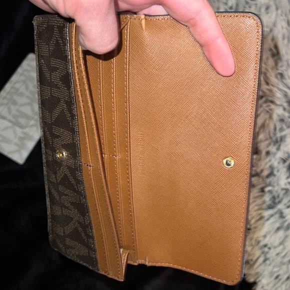 Michael Kors pre-loved wallet (Brown) - Picture 2 of 3